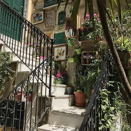 לינה וארוחת בוקר La Mansardina