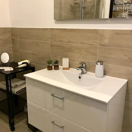 לינה וארוחת בוקר La Mansardina *