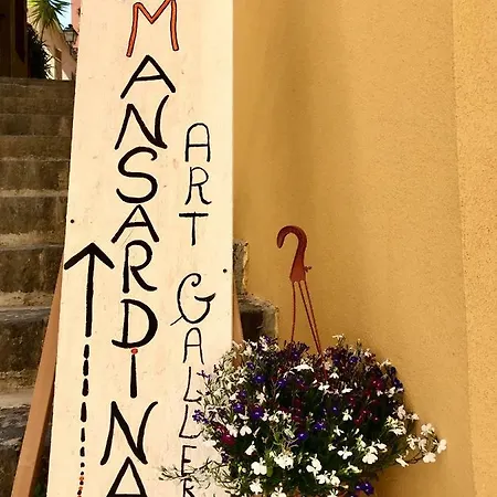 לינה וארוחת בוקר La Mansardina